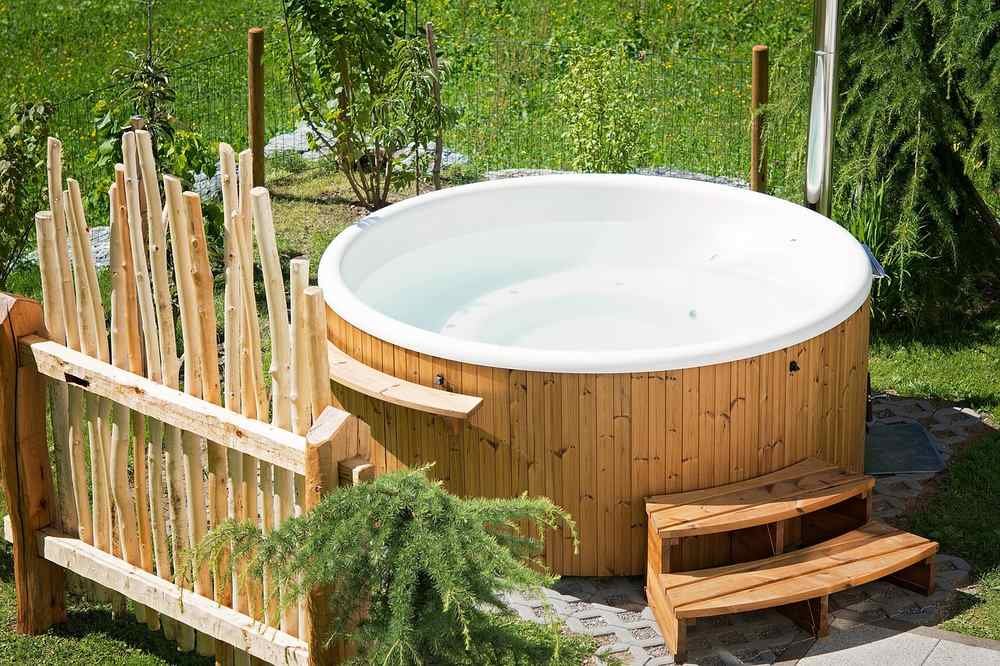 Pourquoi le jacuzzi d'un spa marin ne remplace pas une thalasso